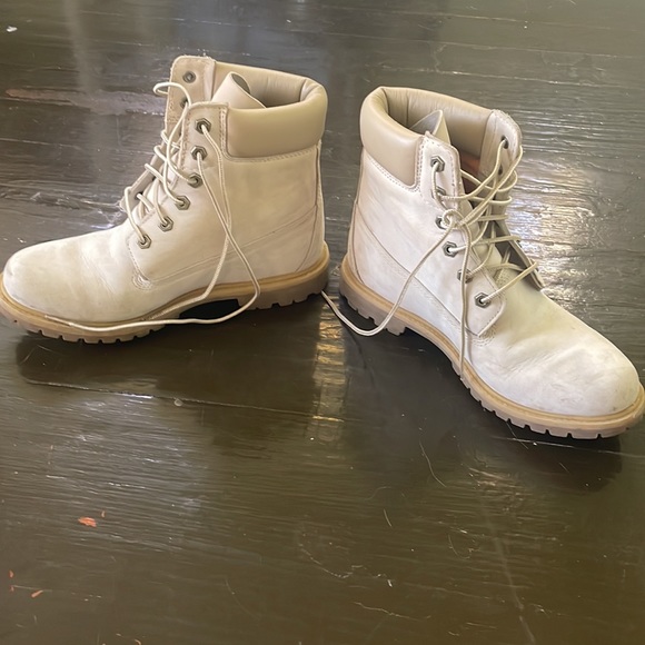 Nude/Taupe timberlands - Picture 2 of 4